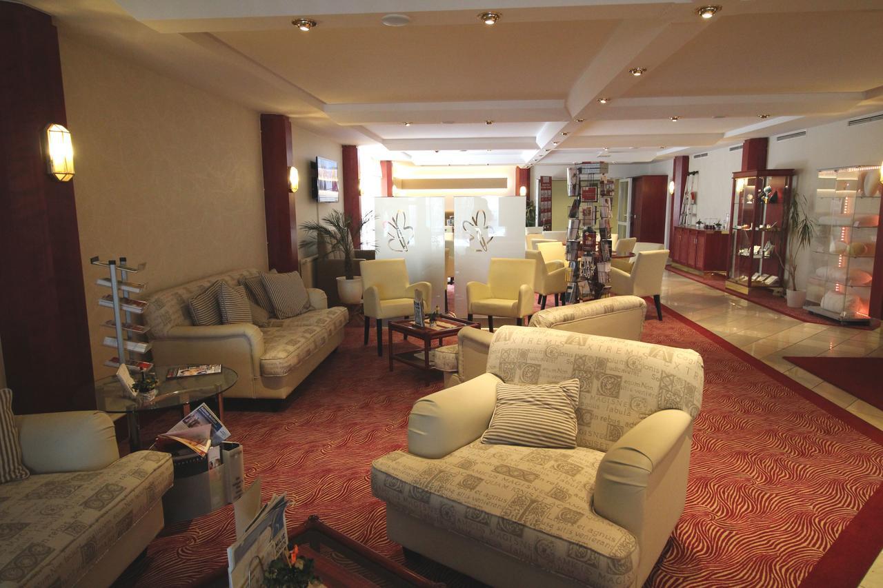 Airport Hotel Erfurt Esterno foto